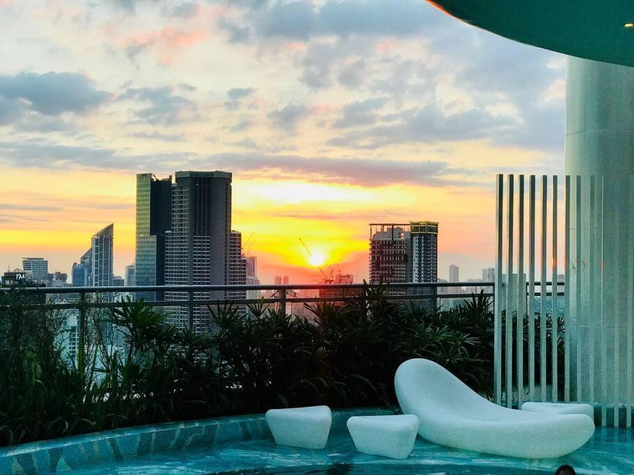 Acqua Private Residence Livingstone Tower Condo Unit With Free Wifi Manila Exterior foto