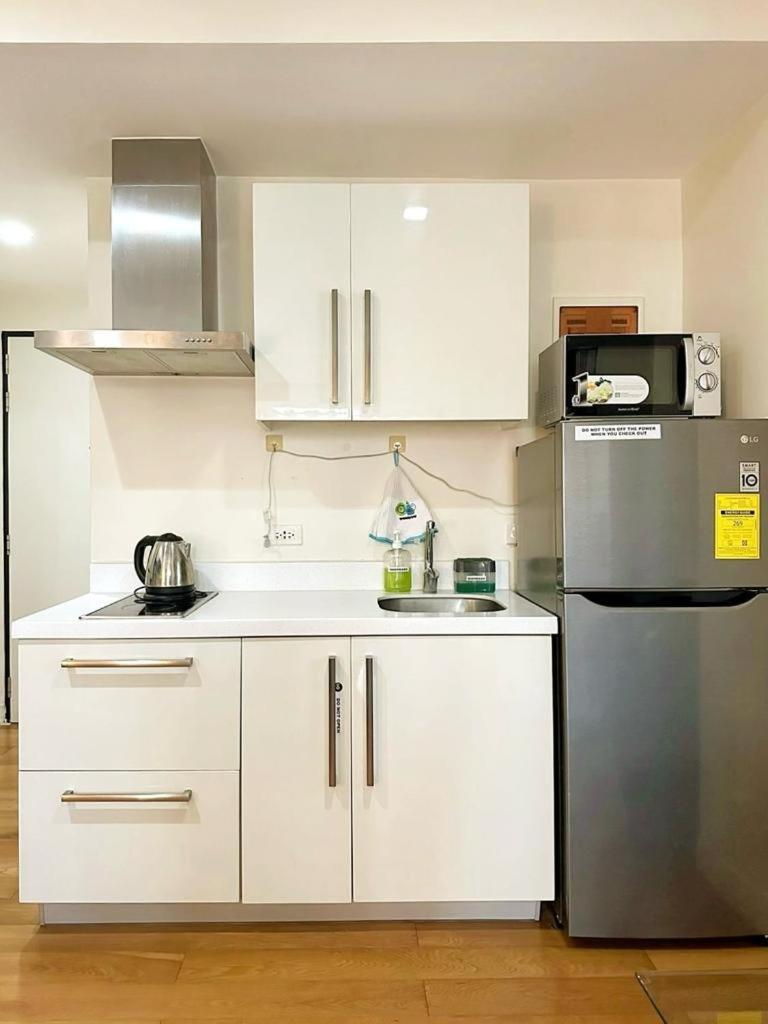 Acqua Private Residence Livingstone Tower Condo Unit With Free Wifi Manila Exterior foto